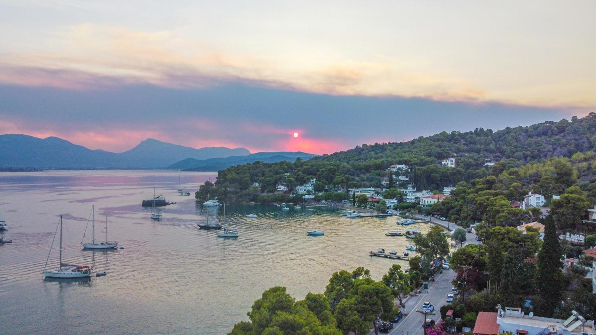 Seaview Apartment - Poros Relaxing Beachfront Flat Poros Town Buitenkant foto