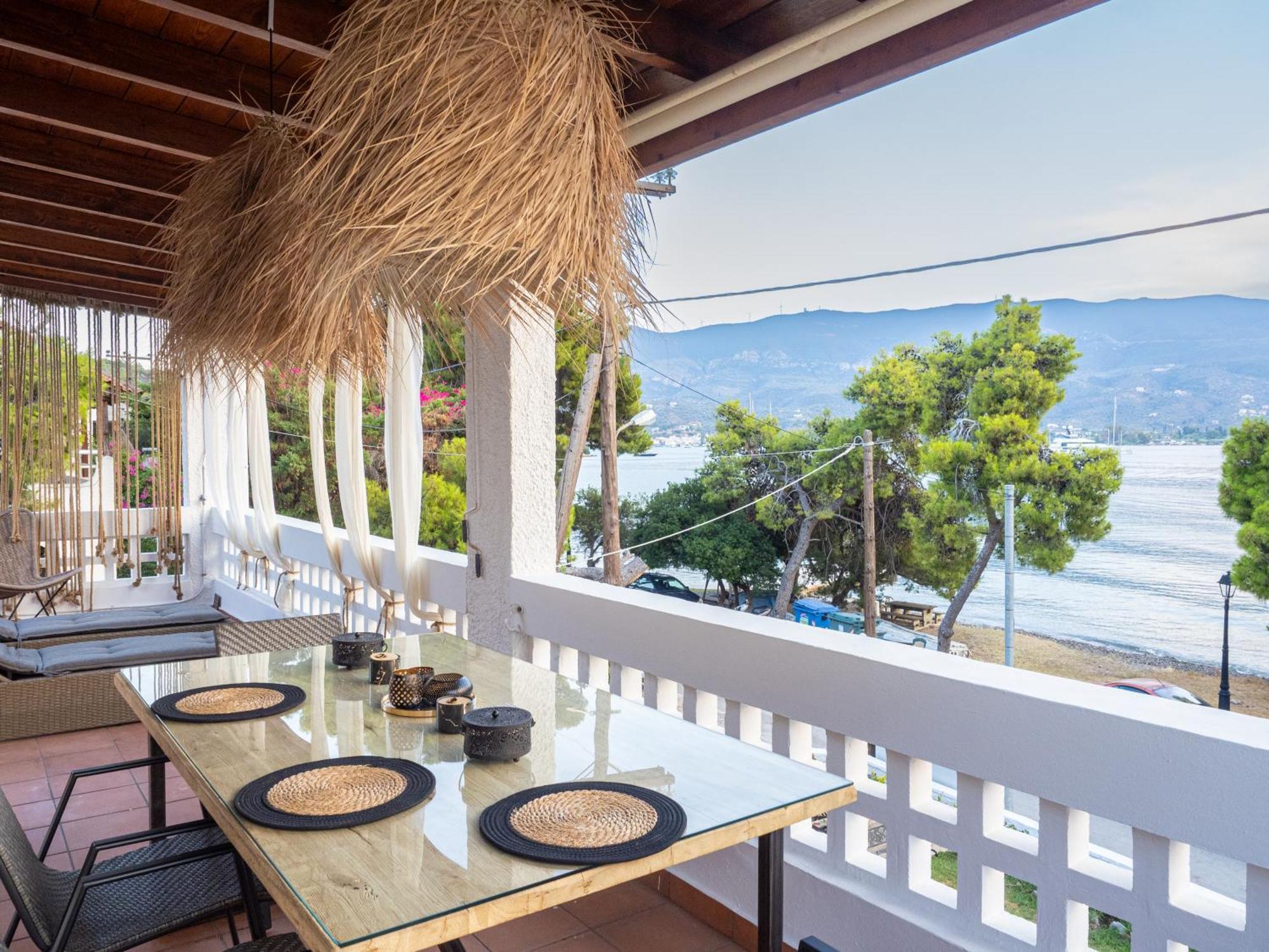 Seaview Apartment - Poros Relaxing Beachfront Flat Poros Town Buitenkant foto
