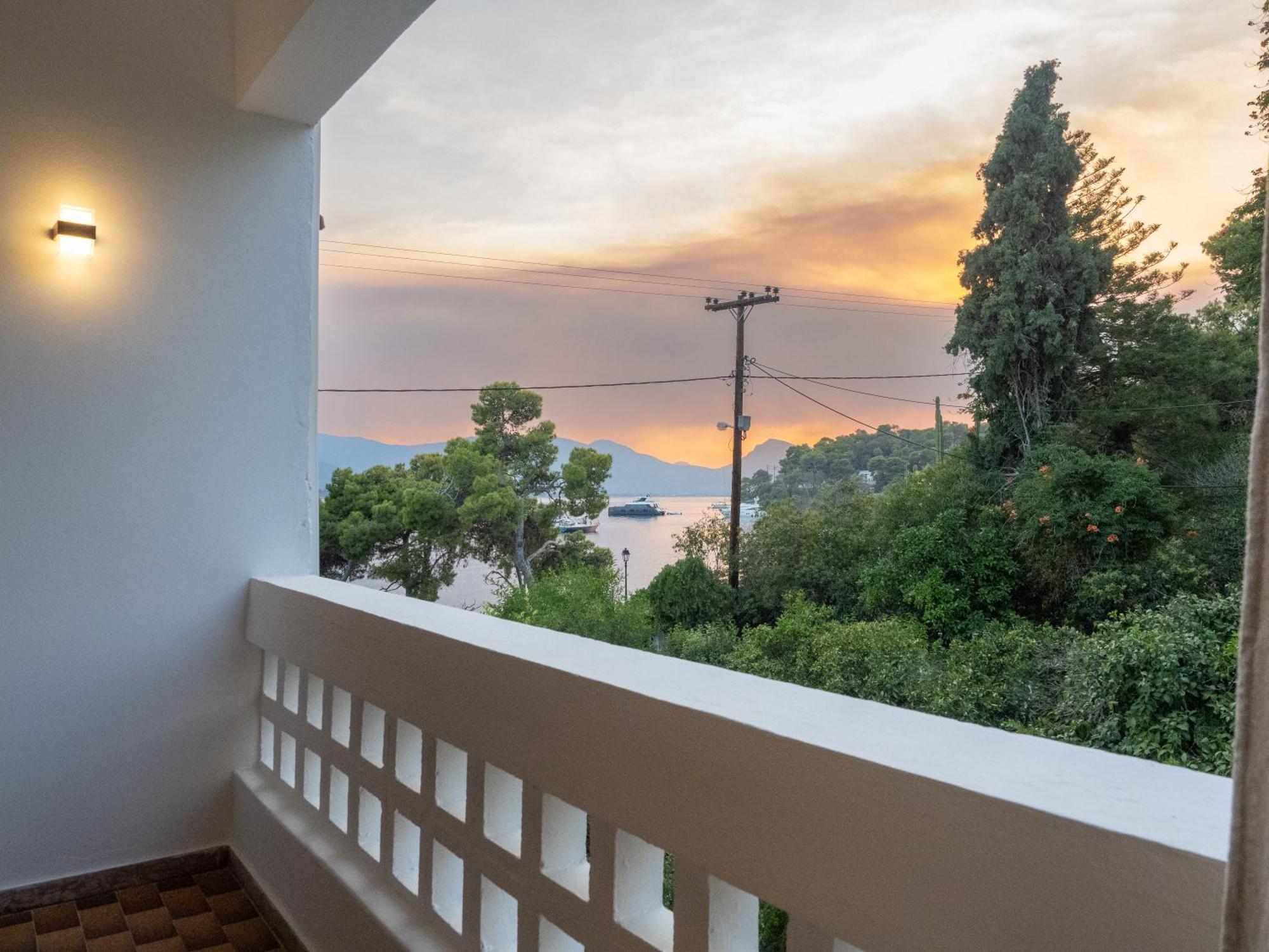 Seaview Apartment - Poros Relaxing Beachfront Flat Poros Town Buitenkant foto