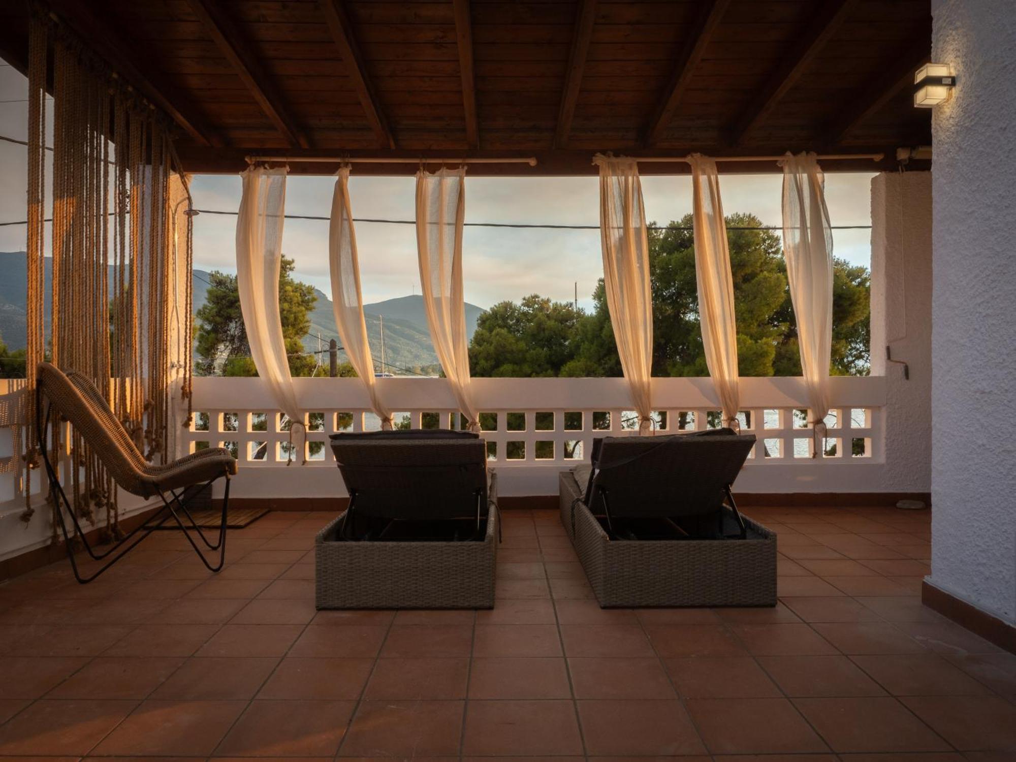 Seaview Apartment - Poros Relaxing Beachfront Flat Poros Town Buitenkant foto